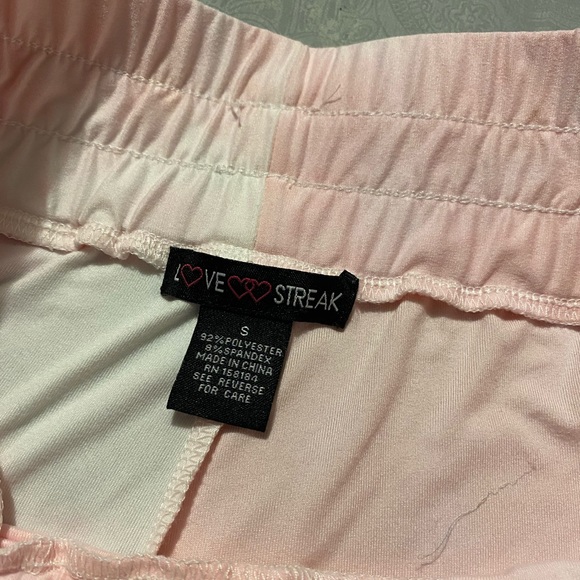 Shorts 💕 - Picture 2 of 2